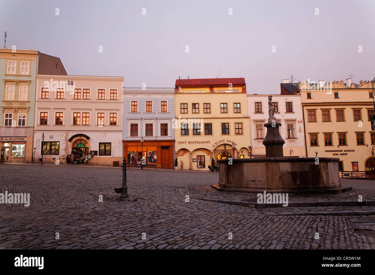 Häuserzeile in Masaryk-Platz in der historischen Stadt Znojmo, South Moravia, Mähren, Tschechische Republik, Europa Stockfoto