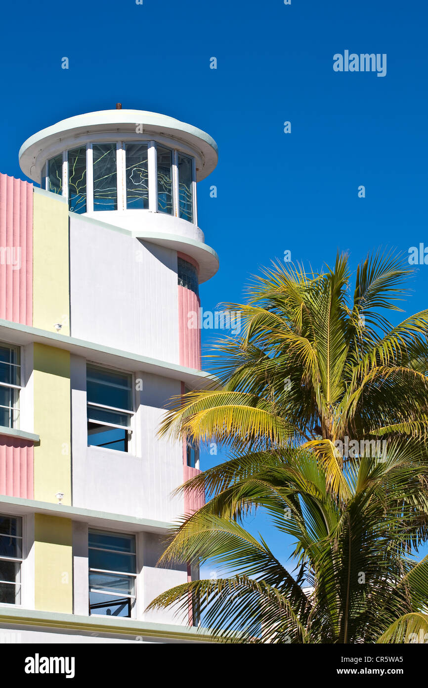 USA, Florida, Miami Beach, South Beach Art Deco Viertel, Ocean Drive, Fassade des Waldorf Towers Hotel Stockfoto