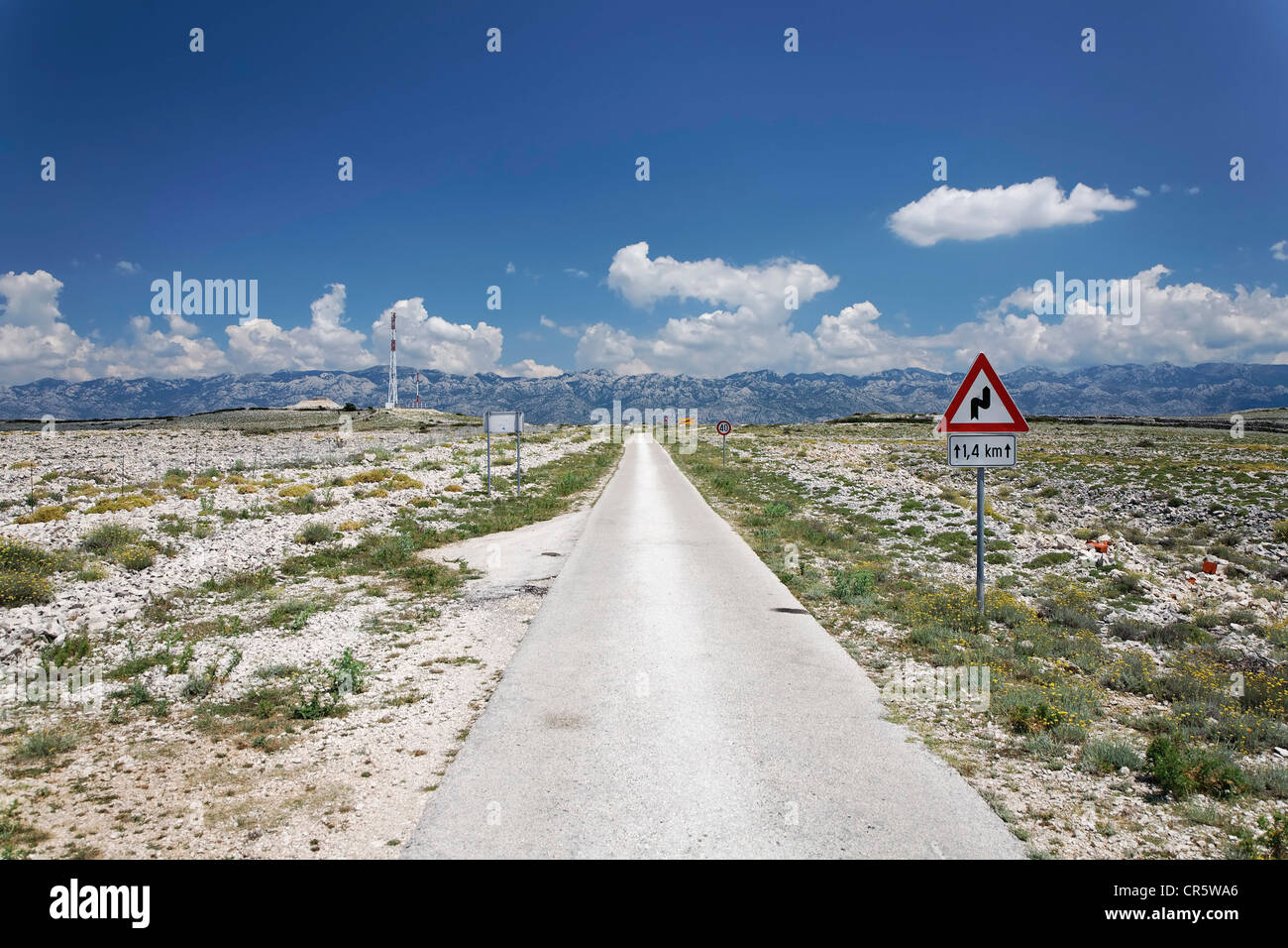 Landstraße auf Pag Insel, Zadar, Kroatien, Dalmatien, Europa Stockfoto