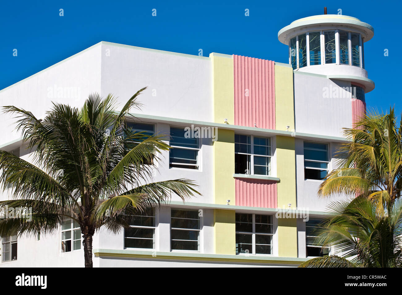 USA, Florida, Miami Beach, South Beach Art Deco Viertel, Ocean Drive, Fassade des Waldorf Towers Hotel Stockfoto