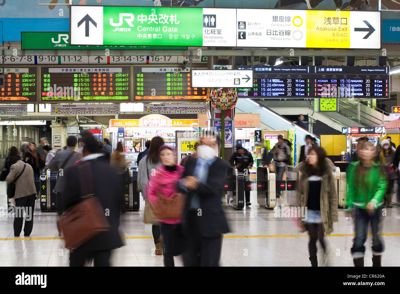 Japan, Insel Honshu, Tokio, Shinjuku Bahnhof Stockfoto