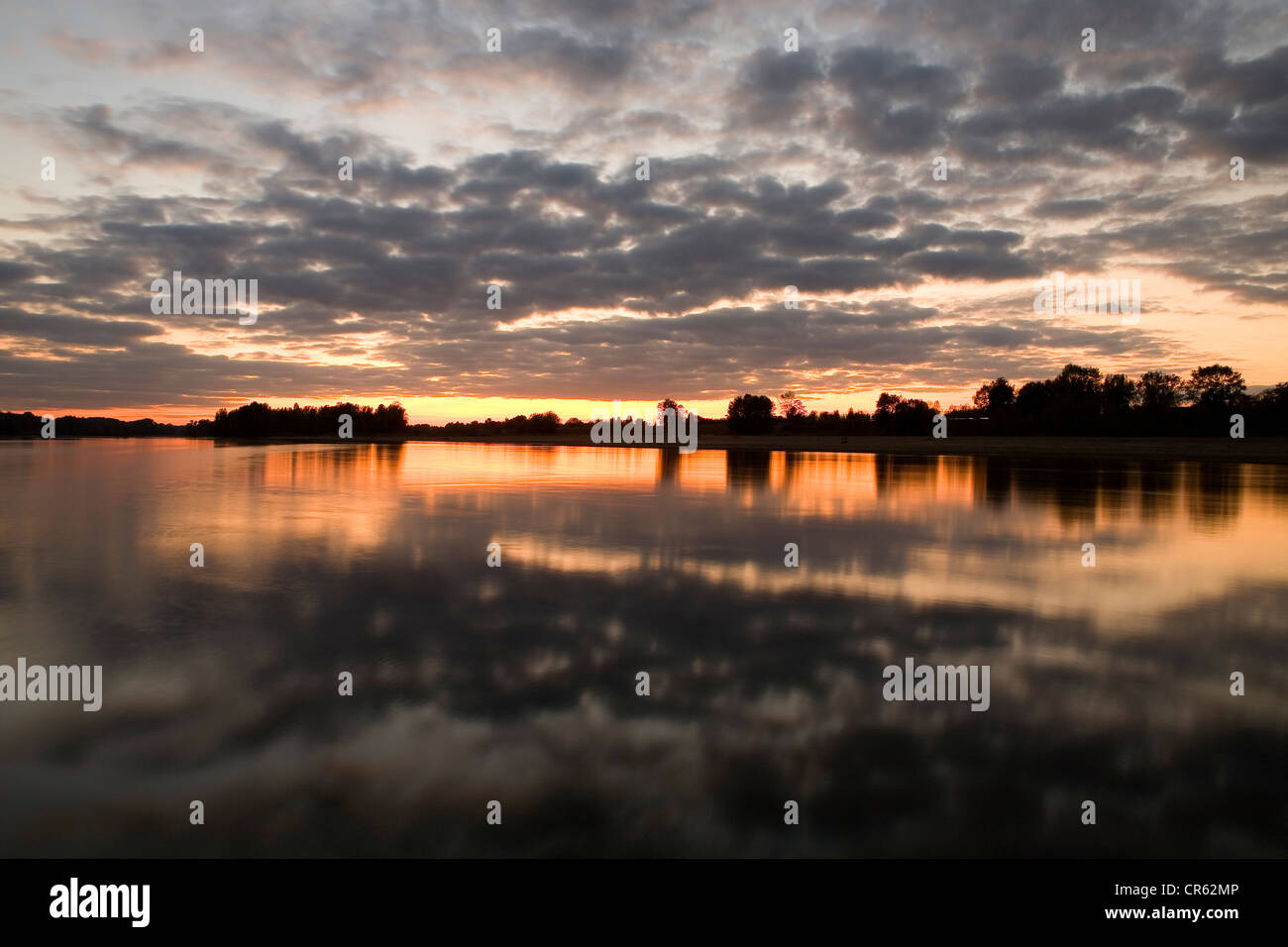 Frankreich, Indre et Loire, Loire-Tal-UNESCO-Weltkulturerbe, Amboise, Sonnenuntergang über Loire Stockfoto