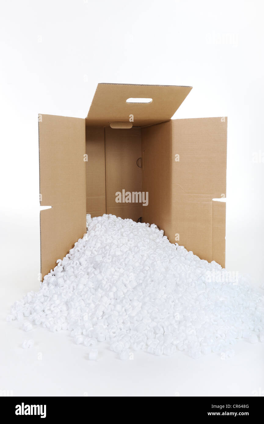 Schaumstoff Erdnuss in Box Verpackung Schutz während des Transports  Stockfotografie - Alamy