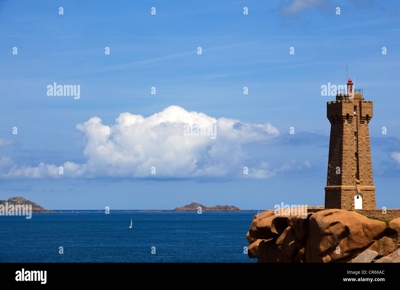Leuchtturm Le Phare de Männer Ruz Ploumanach, Côtes d ' Armor, Bretagne, Frankreich Stockfoto