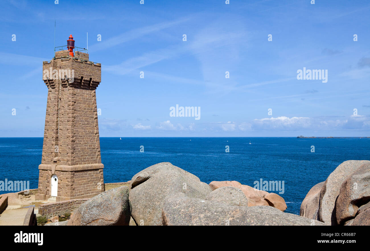 Leuchtturm Le Phare de Männer Ruz Ploumanach, Côtes d ' Armor, Bretagne, Frankreich Stockfoto