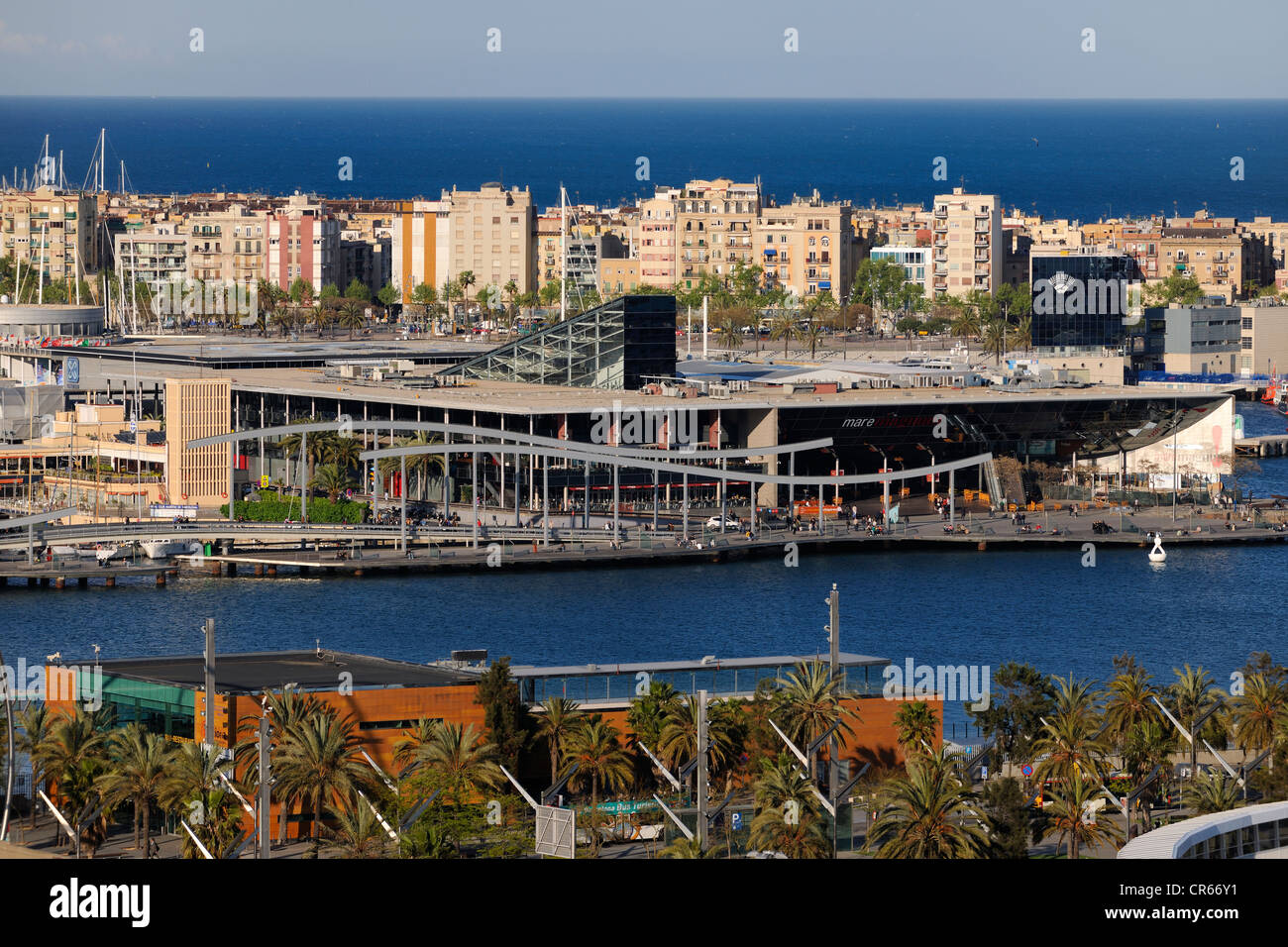 Spanien, Katalonien, Barcelona, Port Vell (Alter Hafen), Rambla del Mar Stege von den Architekten Helio Pinon und Albert Viaplana und Stockfoto