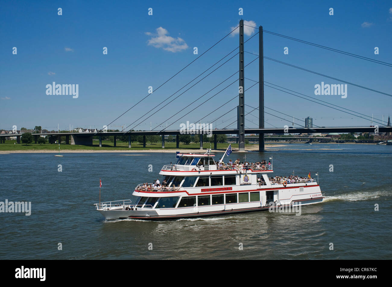 Passagierschiff "Düsseldorf" am Rhein in der Nähe der Oberkasseler Brücke, Düsseldorf, Nordrhein-Westfalen, Deutschland, Europa Stockfoto