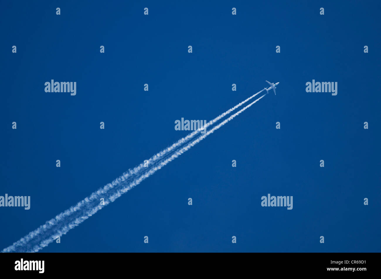 Flugzeug-Kondensstreifen Stockfoto