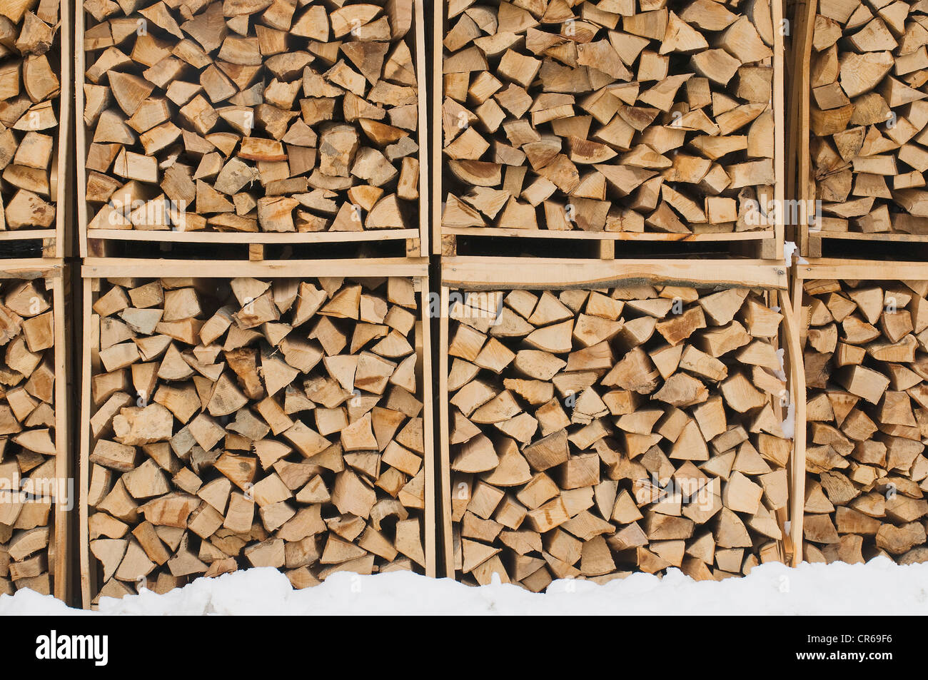 Holzstapel Im Schnee Stockfotos und -bilder Kaufen - Alamy