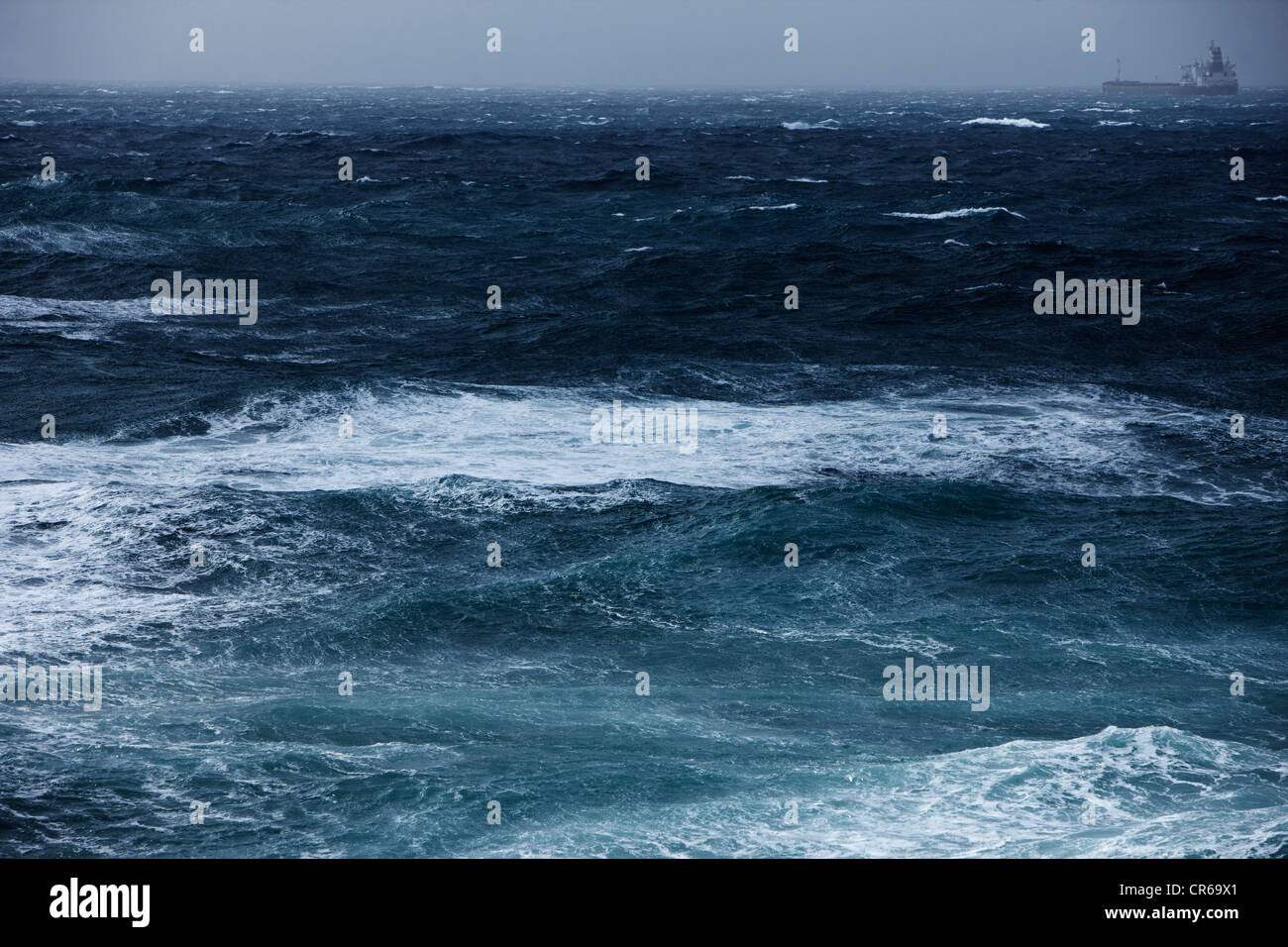 Israel, Blick auf stürmischen Ozean Stockfoto