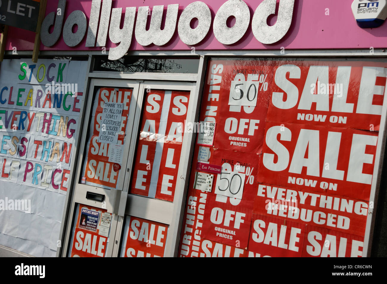 Dollywood einen unabhängigen Kostüm-Shop mit einer Schließung Verkauf rezessionsbedingt Worthing West Sussex Stockfoto