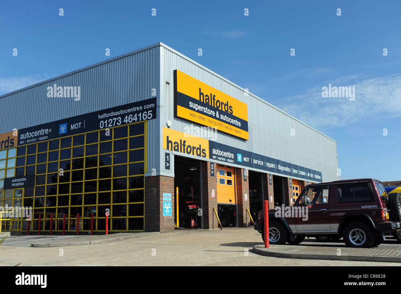 Halfords Superstore und Auto Zentrum Shoreham West Sussex UK Stockfoto
