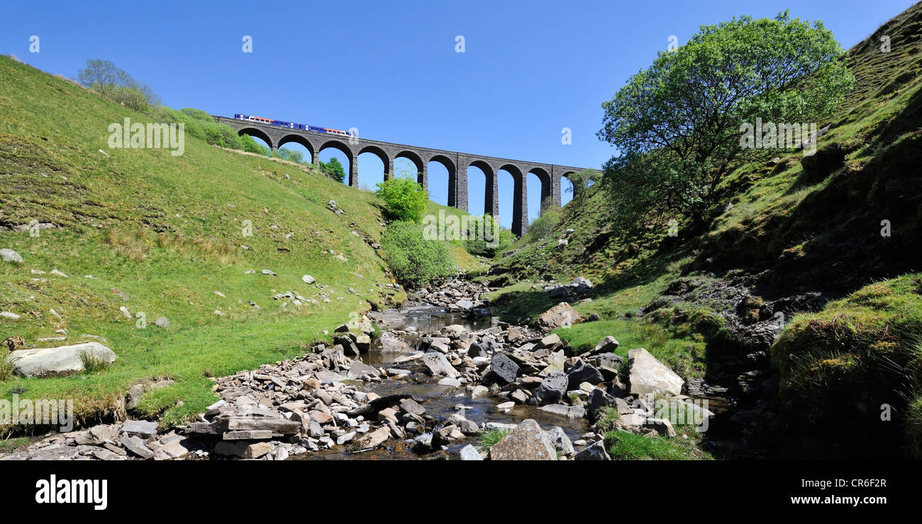 Artengill Viadukt auf der historischen Bahnstrecke Settle-Carlisle, Dentdale, Cumbria Stockfoto