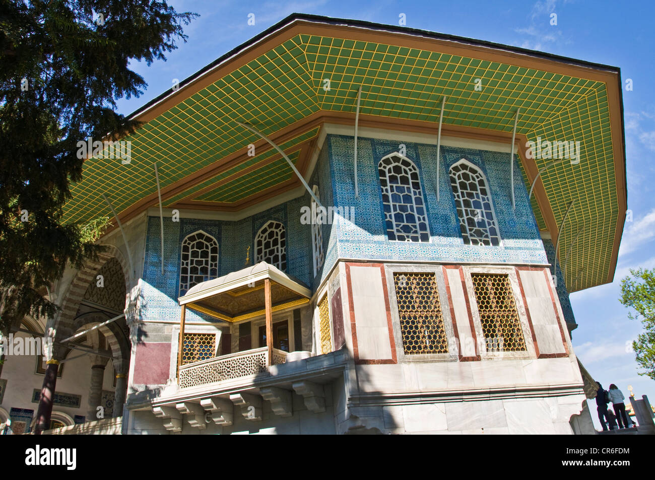 Bagdad-Pavillon verziert mit blauen Kacheln im Topkapi-Palast - Istanbul, Türkei Stockfoto