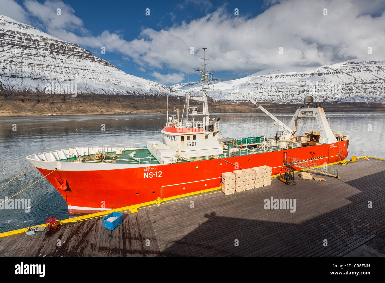 Fischkutter im Hafen Seydisfjordur, Island Stockfoto