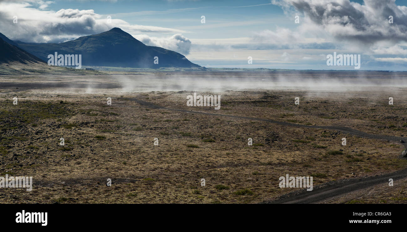 Nebel über Lava und Moos Landschaft, Hoffellsdalur Valley Island Stockfoto