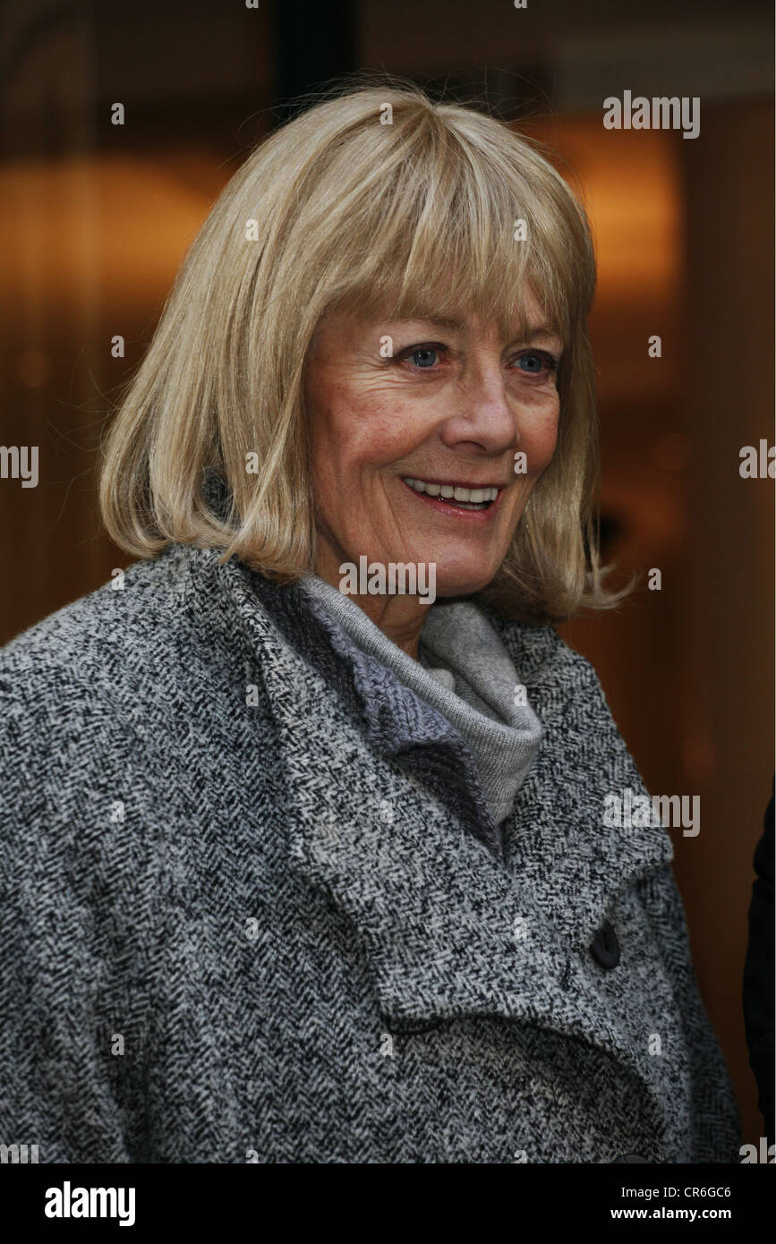 Redgrave, Vanessa, * 30.1.1937, britische Schauspielerin, Porträt, Foto-Shooting auf dem Ard-Fernsehfilm "Der Job", Hamburg, 27.2.2008, Stockfoto