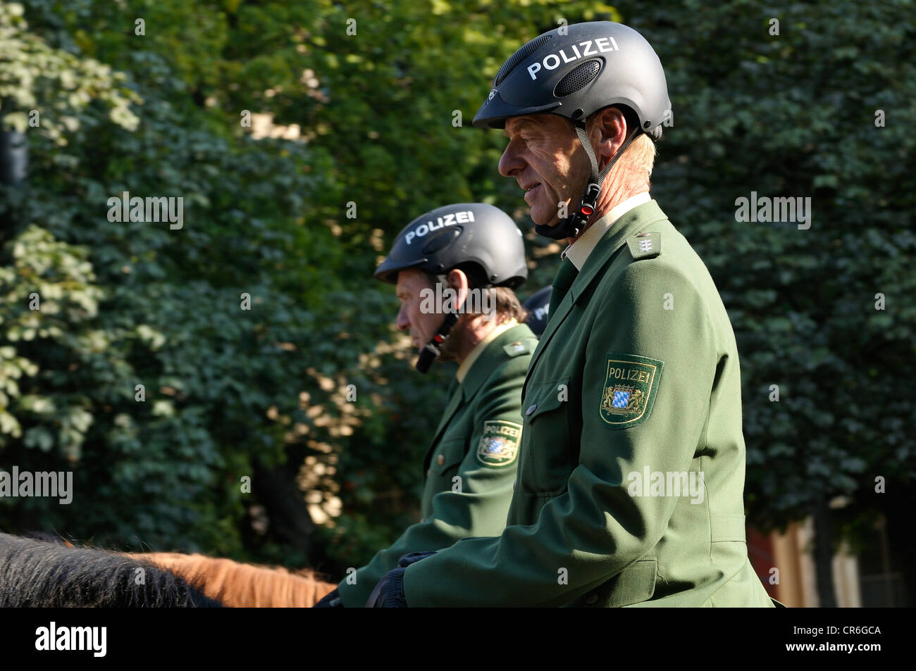 Polizei Team Reiten, Münchner Polizei Hauptquartier, während Schuetzen-Und Trachtenzug, Kostüm und schützen die Parade für die Stockfoto