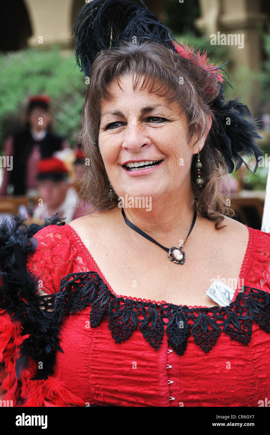 Alte West Reenactment in Fort Worth, Texas, USA - Cabaret-Tänzerin im historischen Kleid Stockfoto