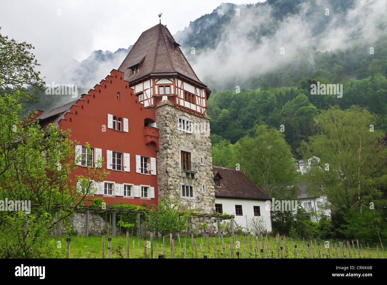 Altes Haus Im Furstentum Liechtenstein Stockfotografie Alamy