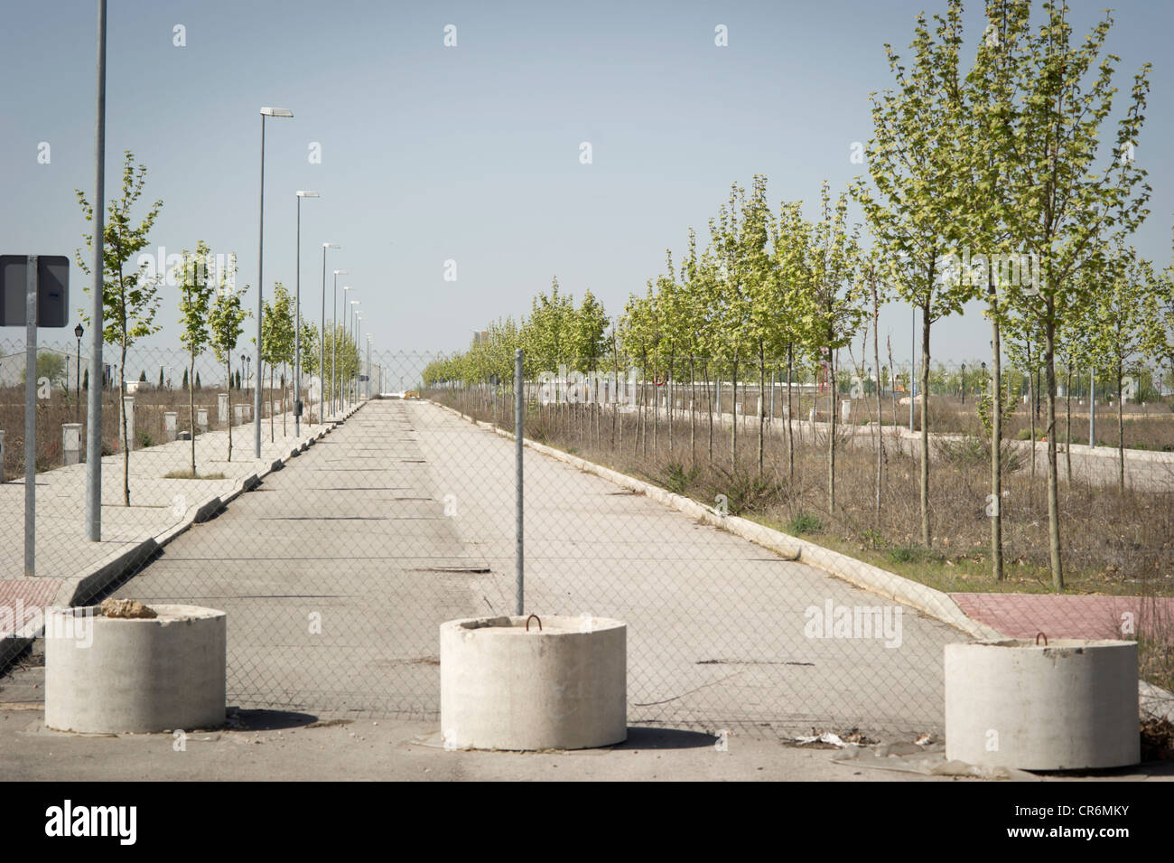Baron Straße von Entwicklungen, die durch Eigenschaft Absturz, Sesena Spanien, eine Satellitenstadt von Madrid nie nie gebaut wurden. Stockfoto