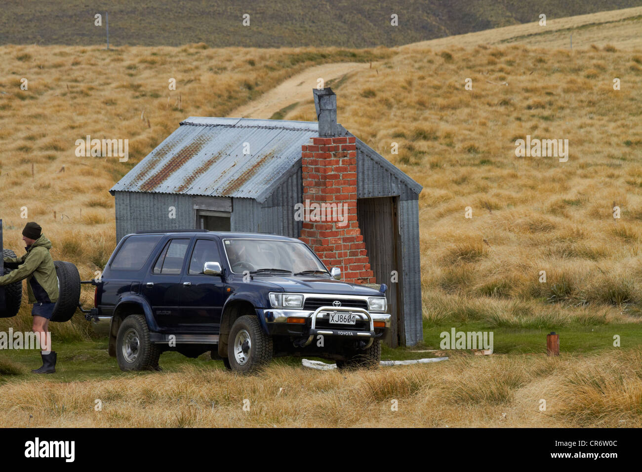 AA-Hütte und 4 x 4, Kopuwai Naturschutzgebiet, Old Man Baureihe, Southland, Südinsel, Neuseeland Stockfoto