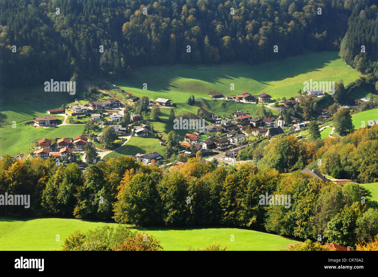 Blick auf Ramsau mit Pfarrkirche St. Sebastian, Ramsau, Upper Bavaria, Bayern, Deutschland, Europa Stockfoto