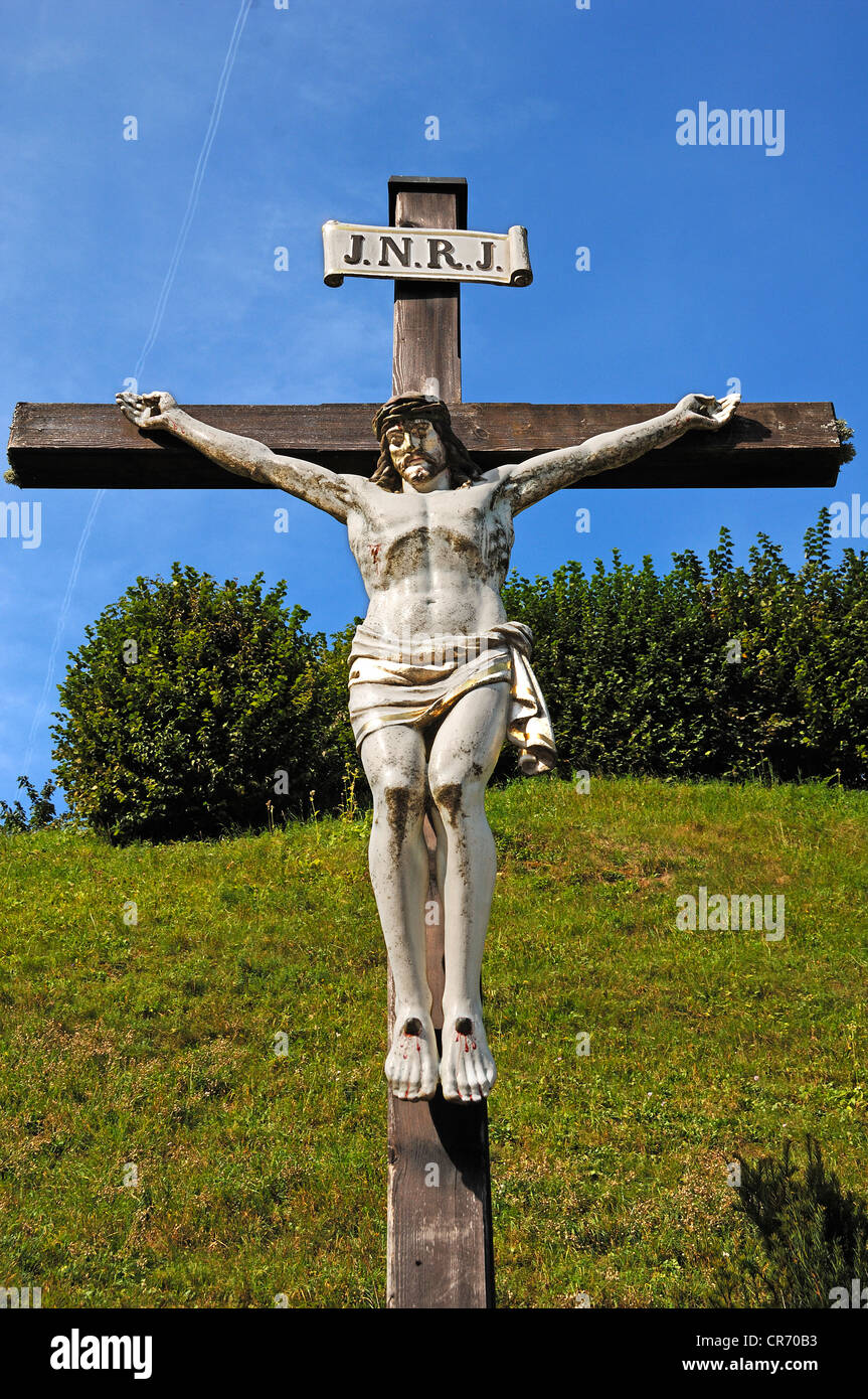 Kruzifix in der alte Friedhof von Sankt Sebastian Pfarrkirche, Ramsau, Oberbayern, Deutschland, Europa Stockfoto