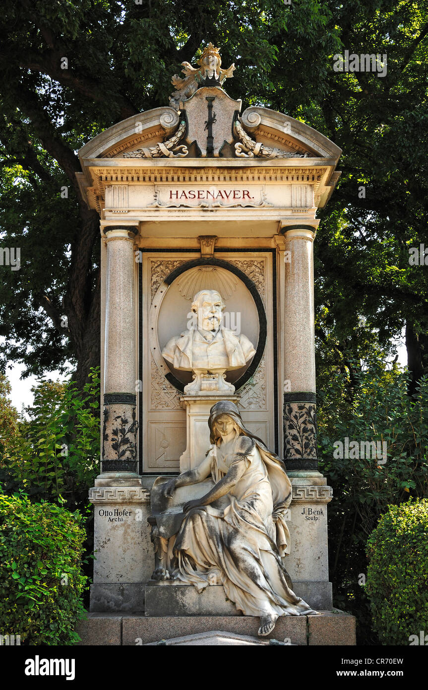 Grab von Carl Freiherr von Hasenauer, Architekt des österreichischen Historismus, 1833-1894, Zentralfriedhof, Zentralfriedhof, Tor 2 Stockfoto