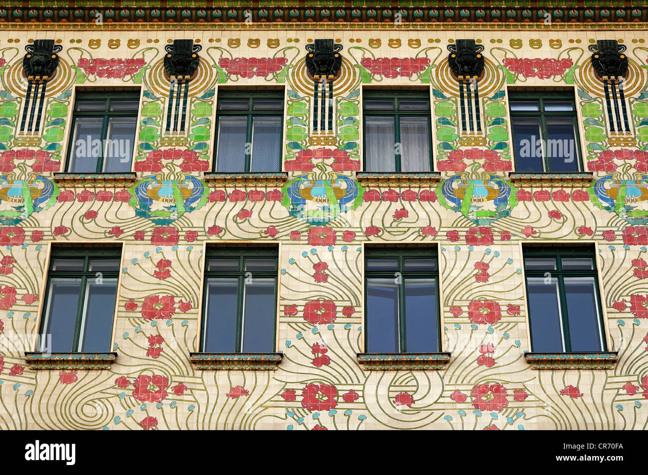 Majolikahaus, Fassade, Jugendstil, 1898 von Kolo Moser, Linke Wienzeile 40, links Wien Zeile, berühmte Mehrfamilienhäuser von Otto Stockfoto