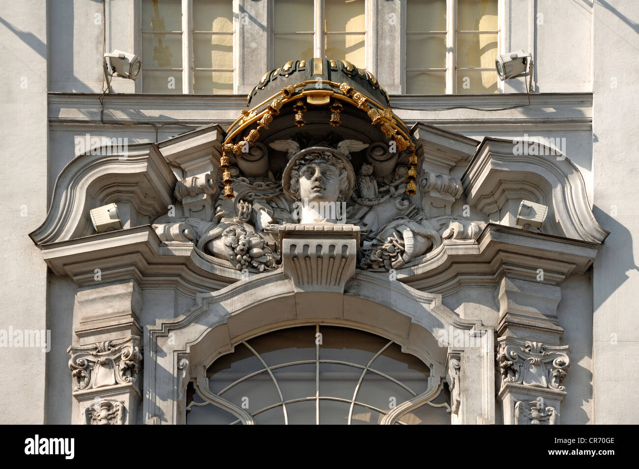 Kopf des Hermes über dem Eingang das Haus der Kaufmannschaft Gebäude, Neo-barocken Stil, 1903, Schwarzenbergplatz Platz 4 Stockfoto