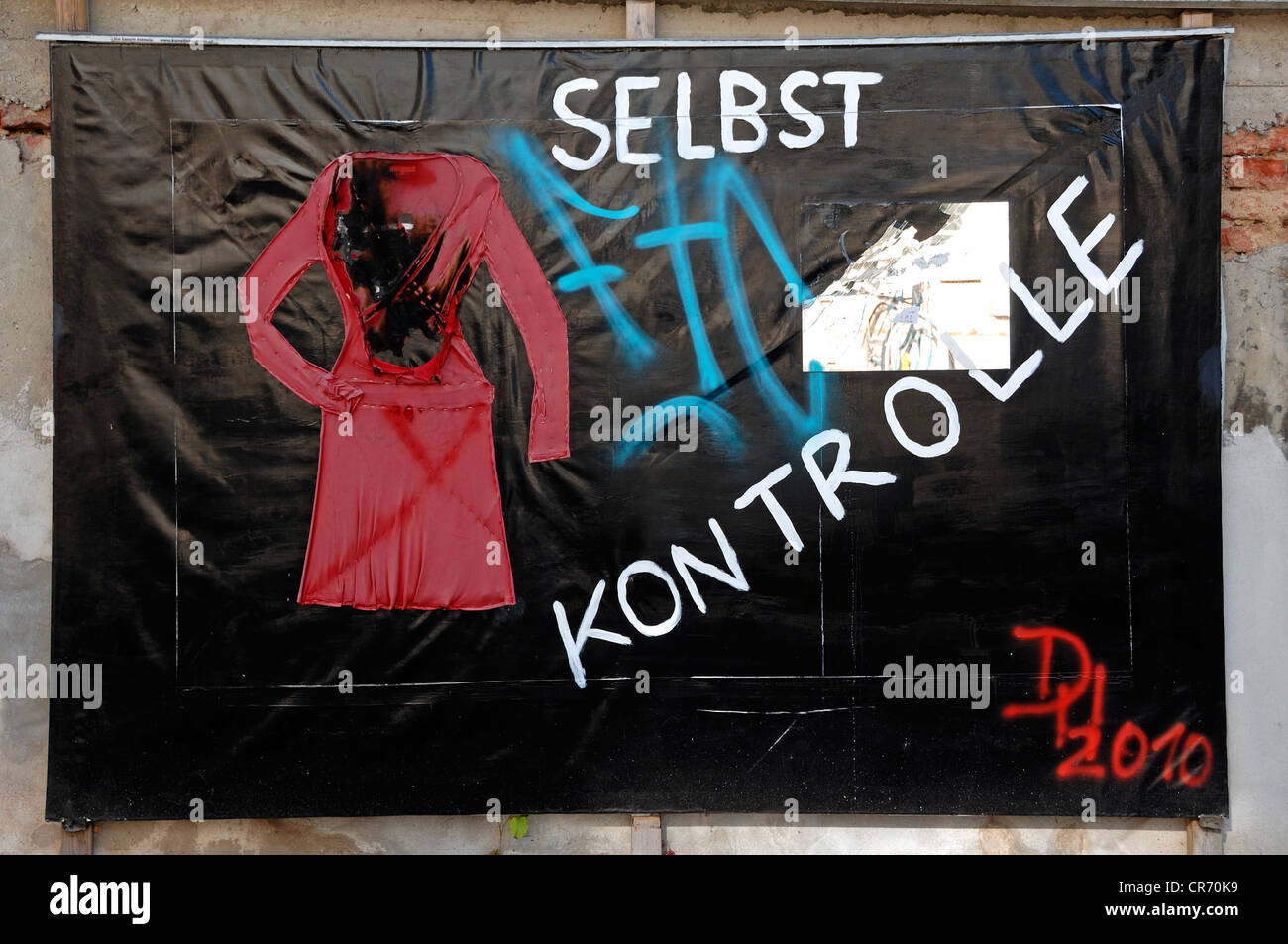 Plakatwand mit Graffiti-Slogan "Ausstrahlung", Deutsch für "Selbstkontrolle", Argentinierstraße, Wien, Austria, Europe Stockfoto