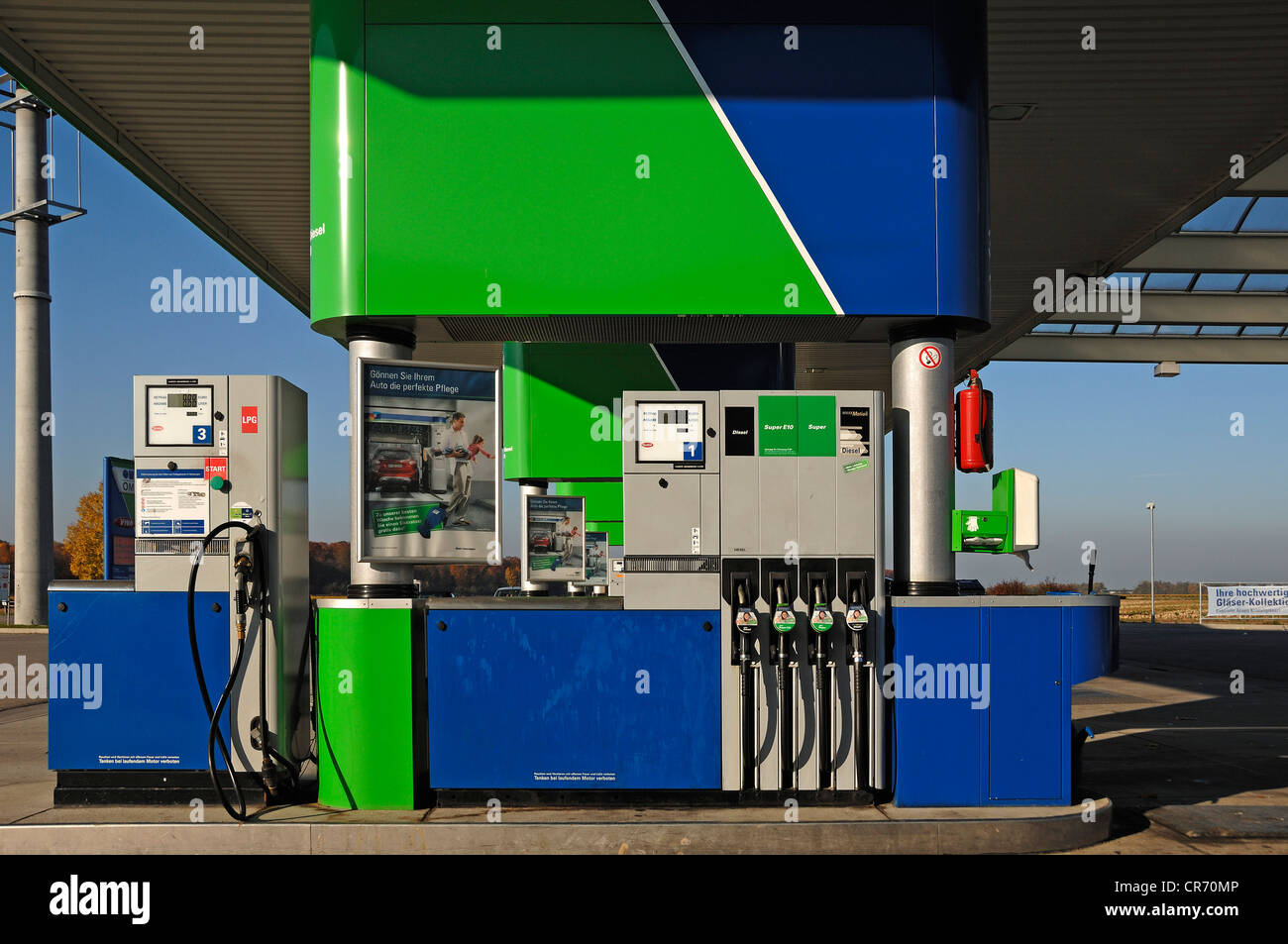 Zapfsäule an einer Tankstelle, Ringsheim, Baden-Württemberg, Deutschland, Europa Stockfoto