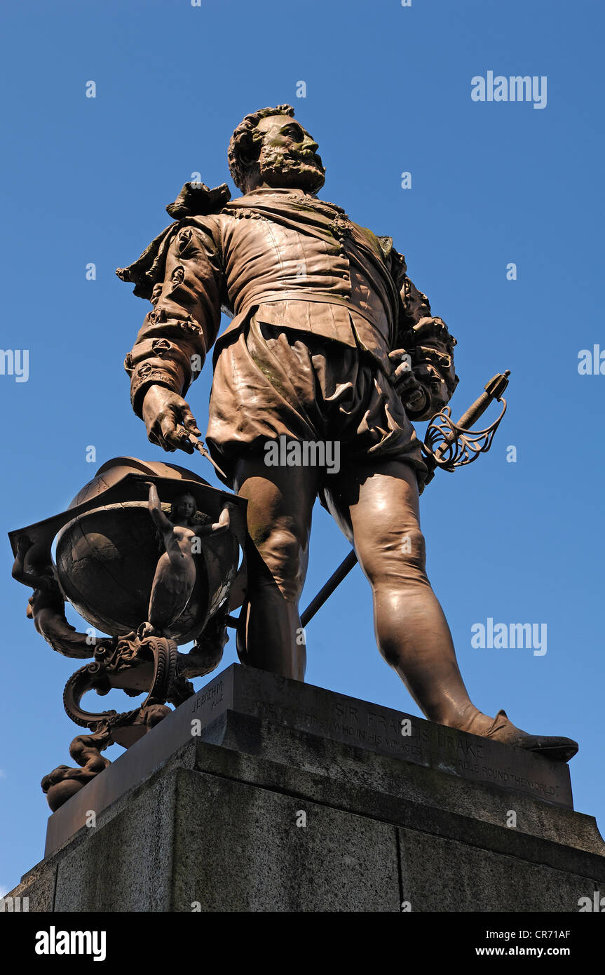 Statue von Sir Francis Drake, erbaut 1540-1596, 1883 von Joseph Edgar Boehm, Zentrum von Tavistock, Devon, England Stockfoto