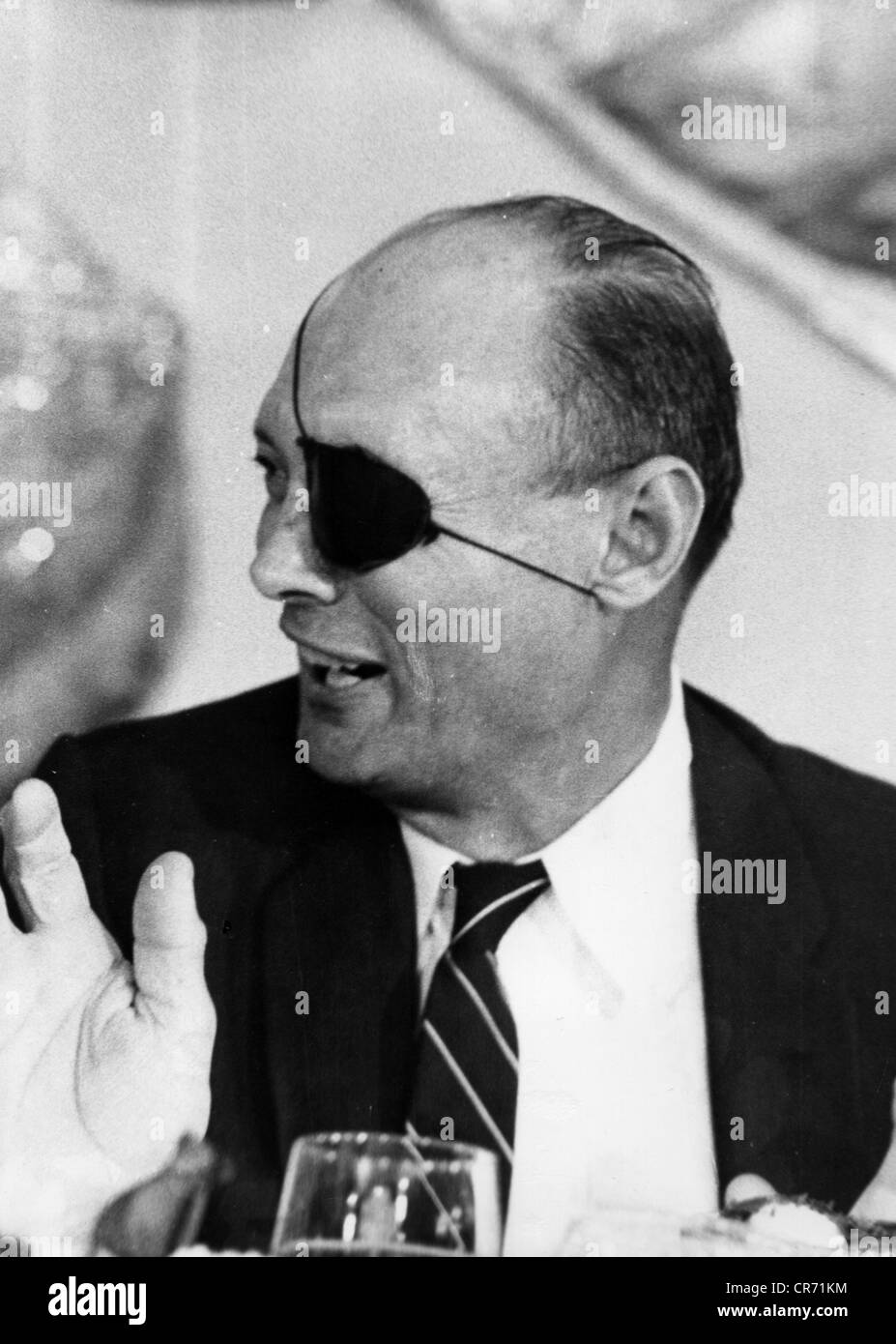 Dayan, Moshe, 20.5.1915 - 16.10.1981, israelischer General und Politiker, Verteidigungsminister 1967 - 1974, halbe Länge, ca. 1972, Stockfoto