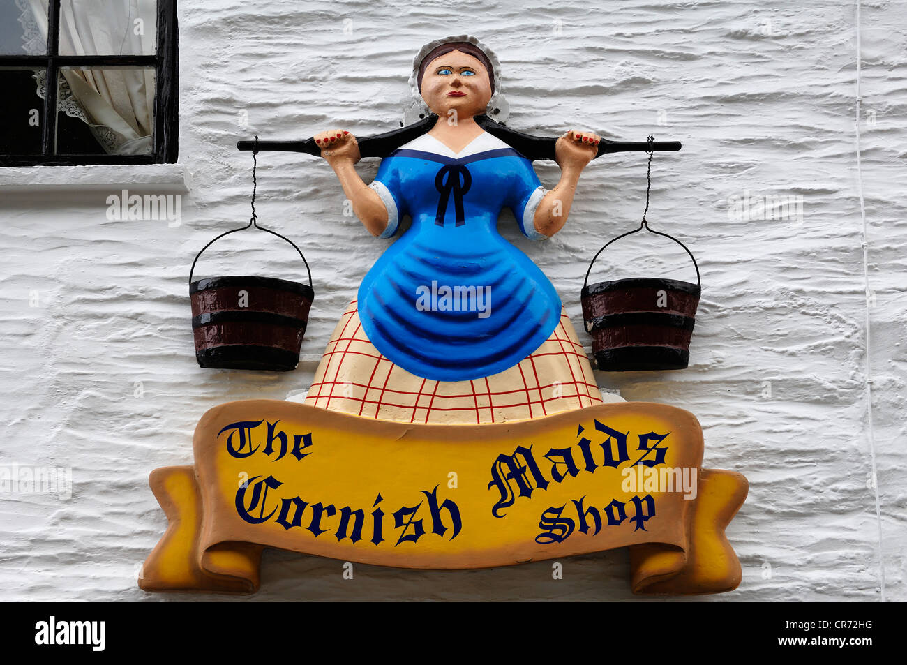 Werbung Zeichen über einem Süßwarenladen, Fudgeshop, The Cornish Mägde Shop, Polperro, Cornwall, England, Vereinigtes Königreich Stockfoto