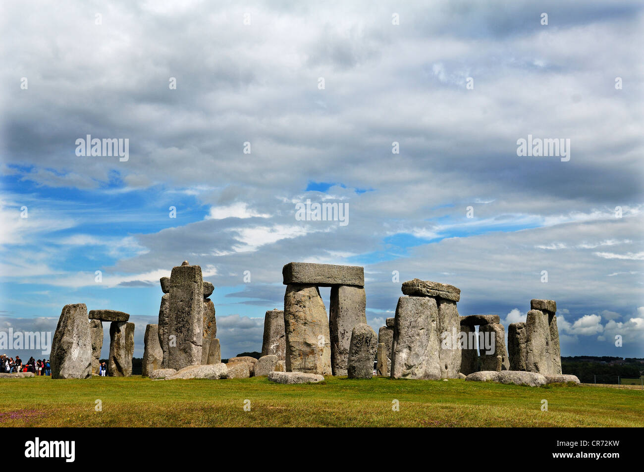 Stonehenge mit Regenwolken, UNESCO-Weltkulturerbe, Wiltshire, England, Vereinigtes Königreich, Europa Stockfoto