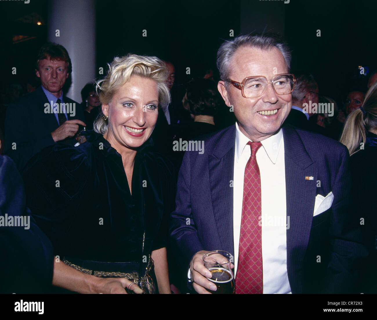 Zimmermann, Eduard, 4.2.1929 - 19.9.2009, deutscher Journalist, TV-Moderatorin, halbe Länge, mit seiner Tochter Sabine, Oktober 1992 Stockfoto