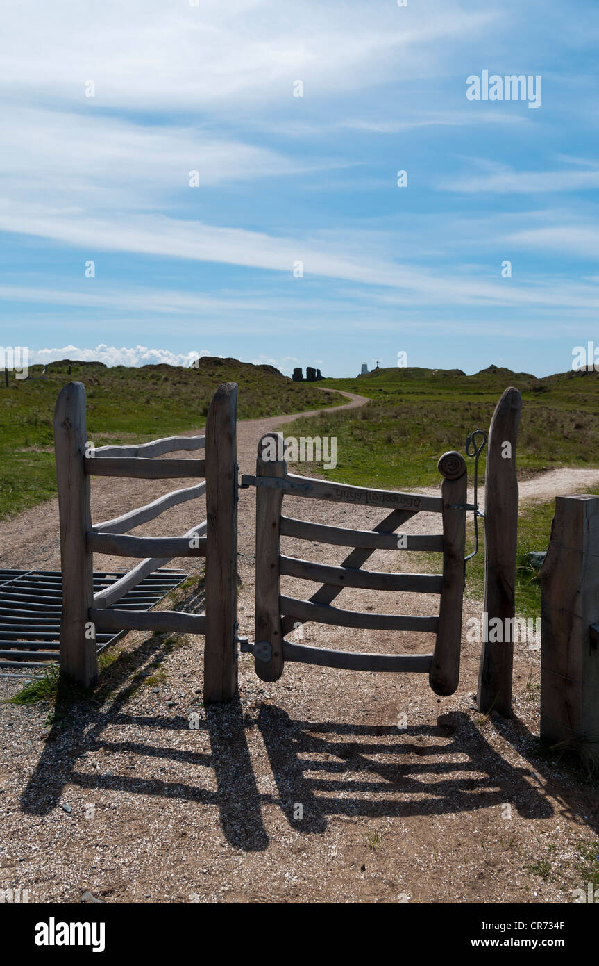 Geschnitztes Holztor auf Llanddwyn Insel Anglesey North Wales Stockfoto