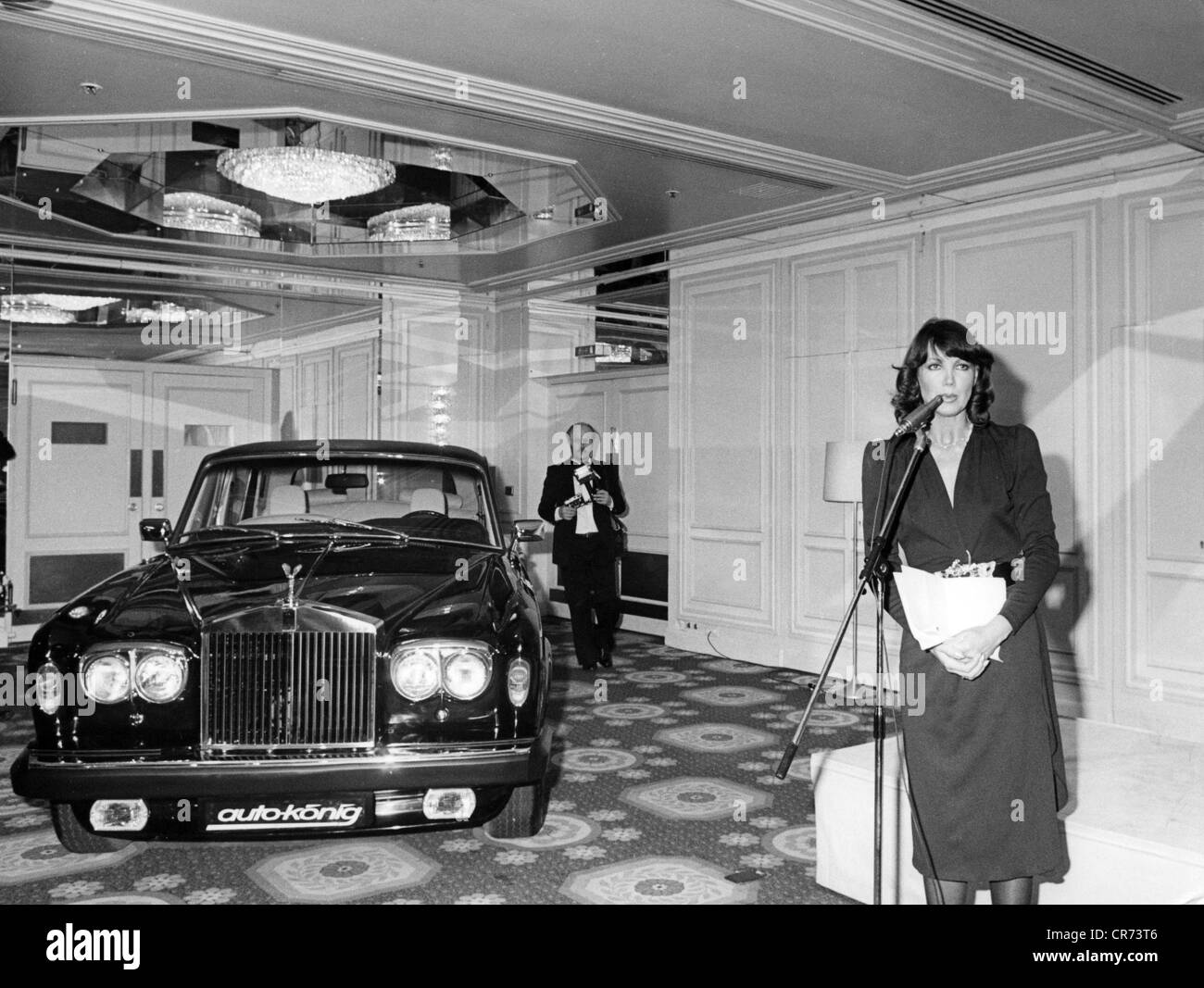 Schuermann, Petra, 15.9.1935 - 13.1.2010, deutsche Schauspielerin und TV-Gastgeberin, bei Show "Rolls Royce and Clocks" der Firma Auto-Koenig, vier Jahreszeiten Hotel, München, 10.12.1979, Stockfoto