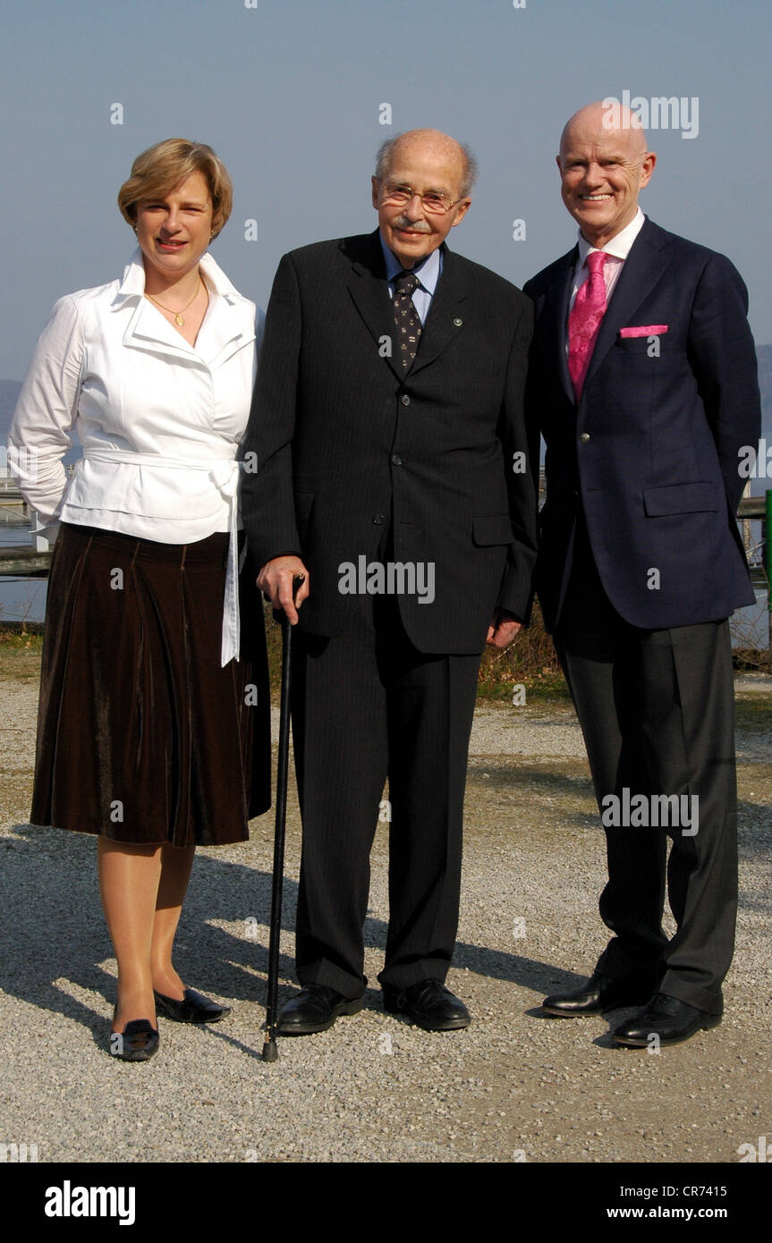 Habsburg, Otto von, 20.11.1912 - 4.7.2011, Österreichisch-Deutscher Verleger, Politiker in voller Länge, mit seiner Privatsekretärin Eva Demmerle, Erich Léjeune, im Forsthaus am See, Starnberger See, Deutschland, 15.3.2007, Stockfoto