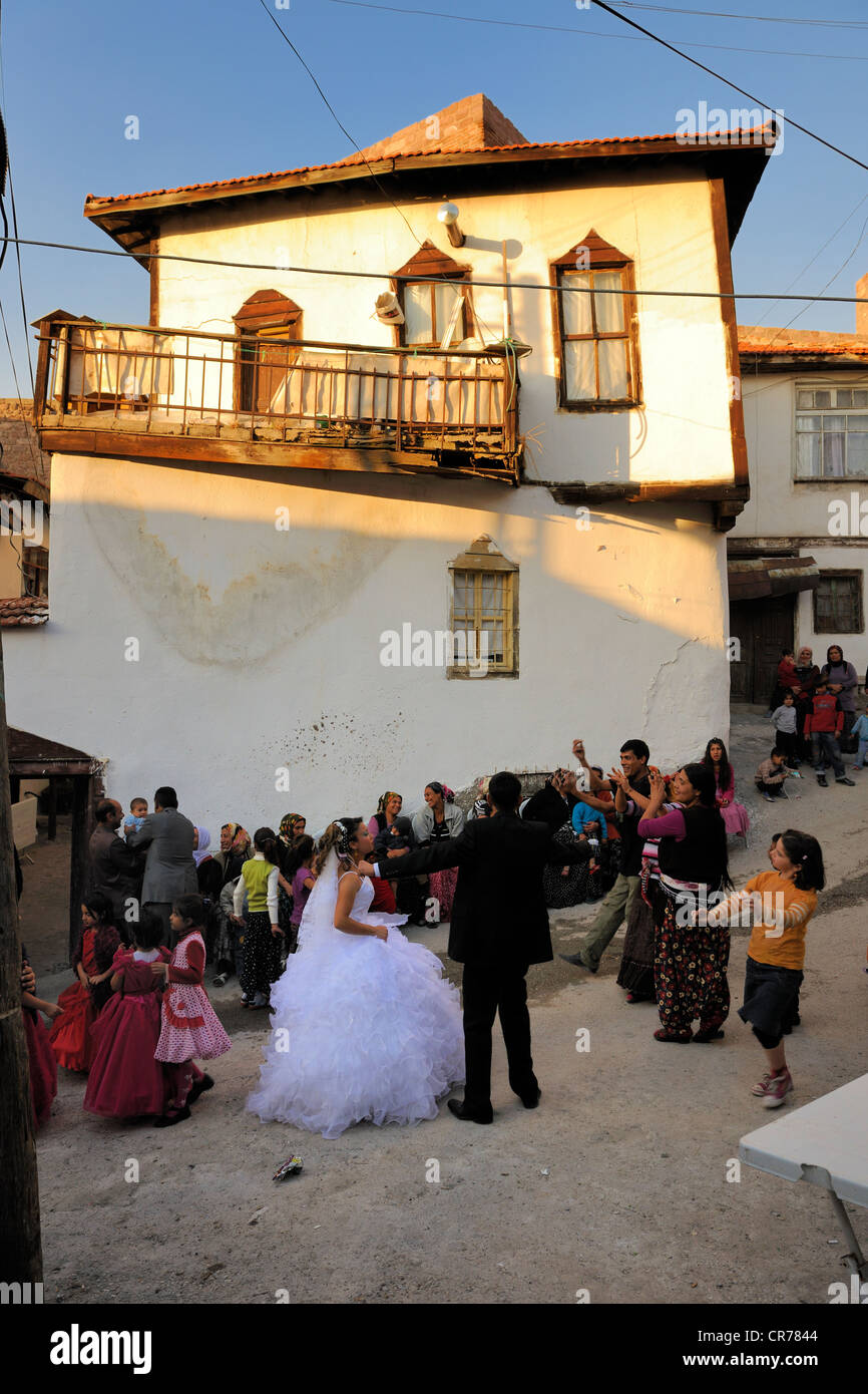 Zentral-Anatolien, Türkei Ankara, Zitadelle in der Altstadt, Zigeuner Hochzeit auf der Straße Stockfoto