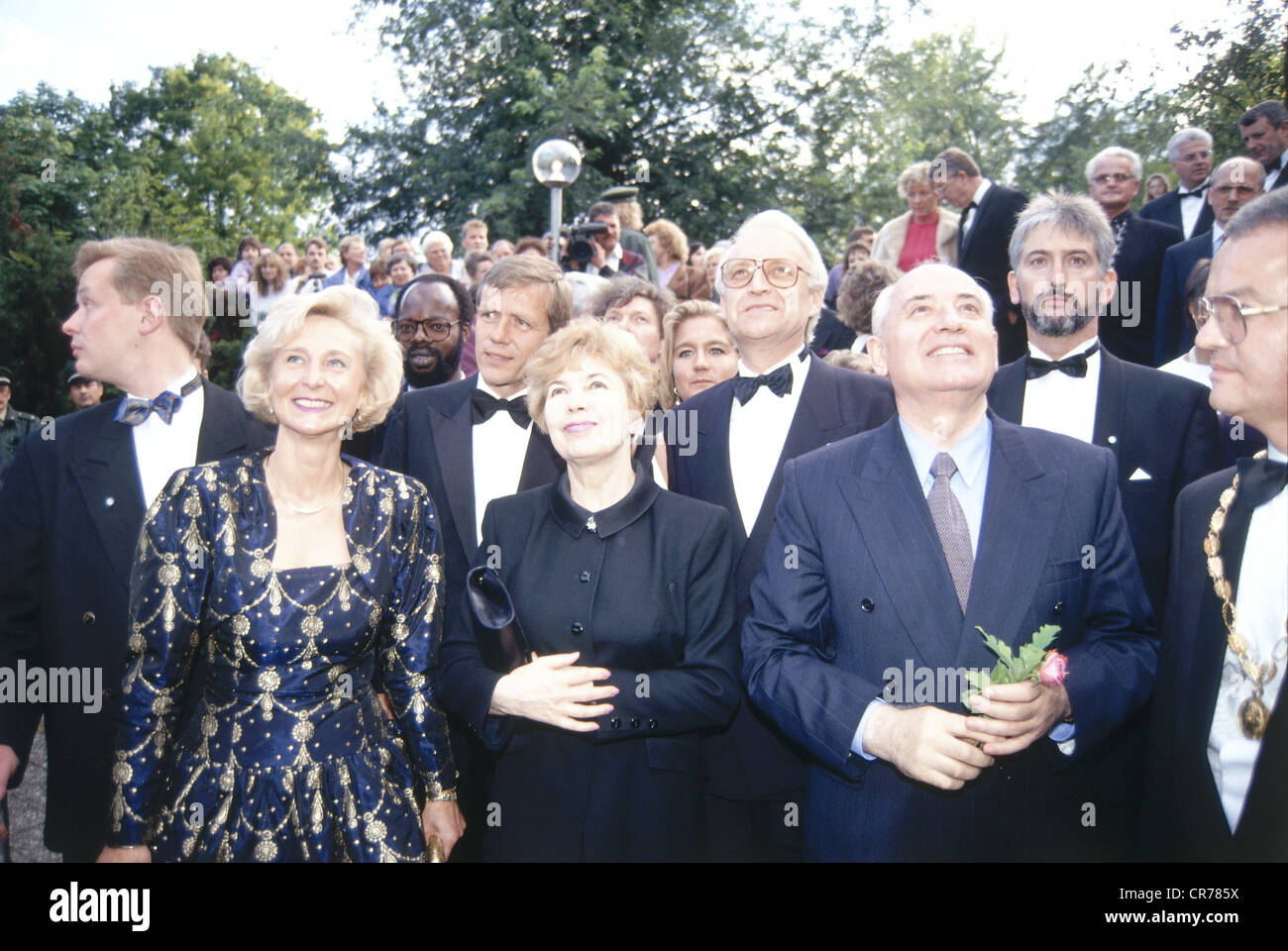 Mikhail Gorbatschow, * 2.3.1931, Sowjetrepolitiker (KPdSU), mit seiner Frau Raisa Gorbachova sowie dem bayerischen Regierungspräsidenten Edmund Stoiber und seiner Frau Karin, Eröffnung der Bayreuther Festspiele, 25.7.1993, Stockfoto