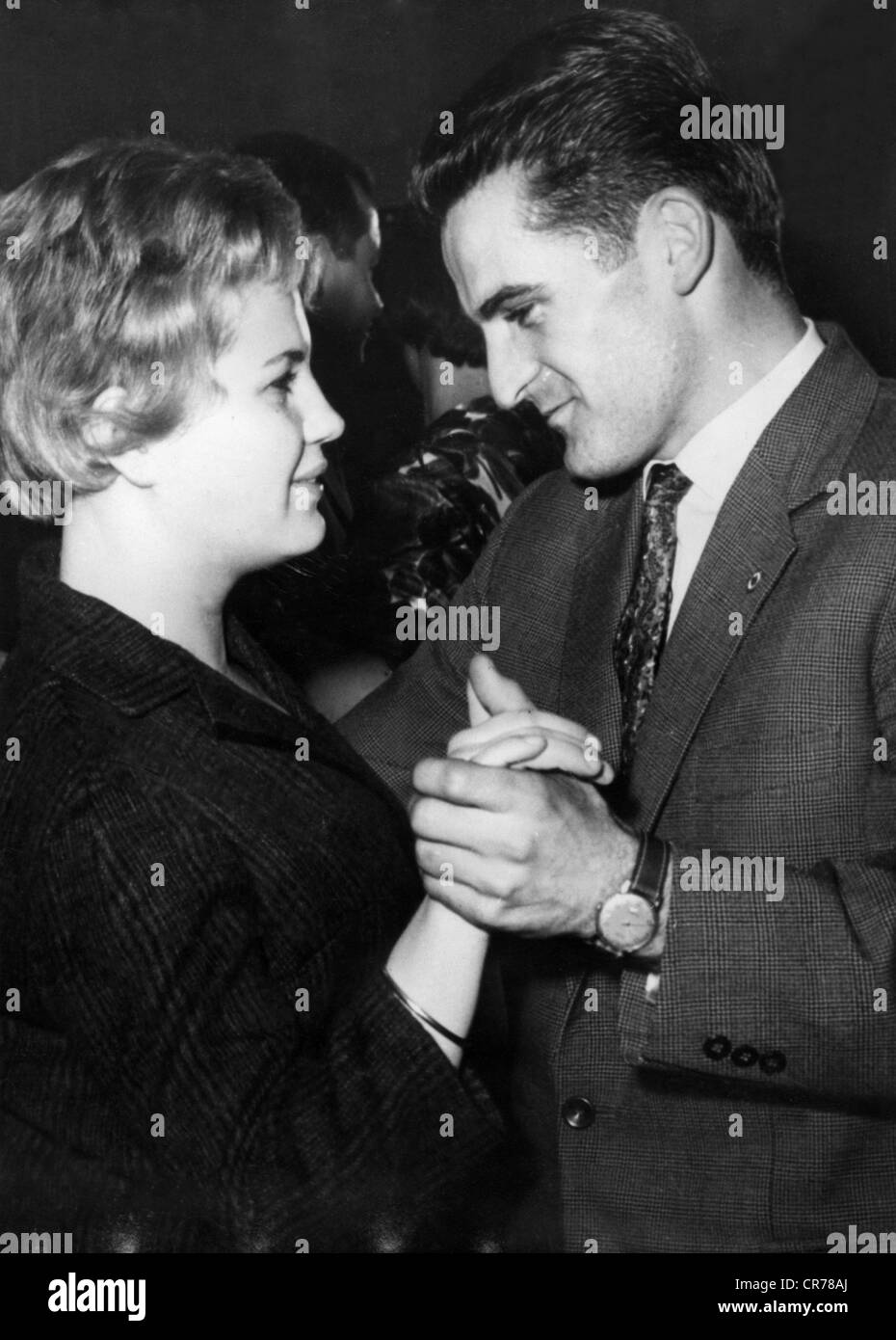 Kraemer-Gulbin, Ingrid, * 29.7.1943, deutscher Taucher, Tanz mit Skispringer Helmut Recknagel, 20.9.1962, Stockfoto