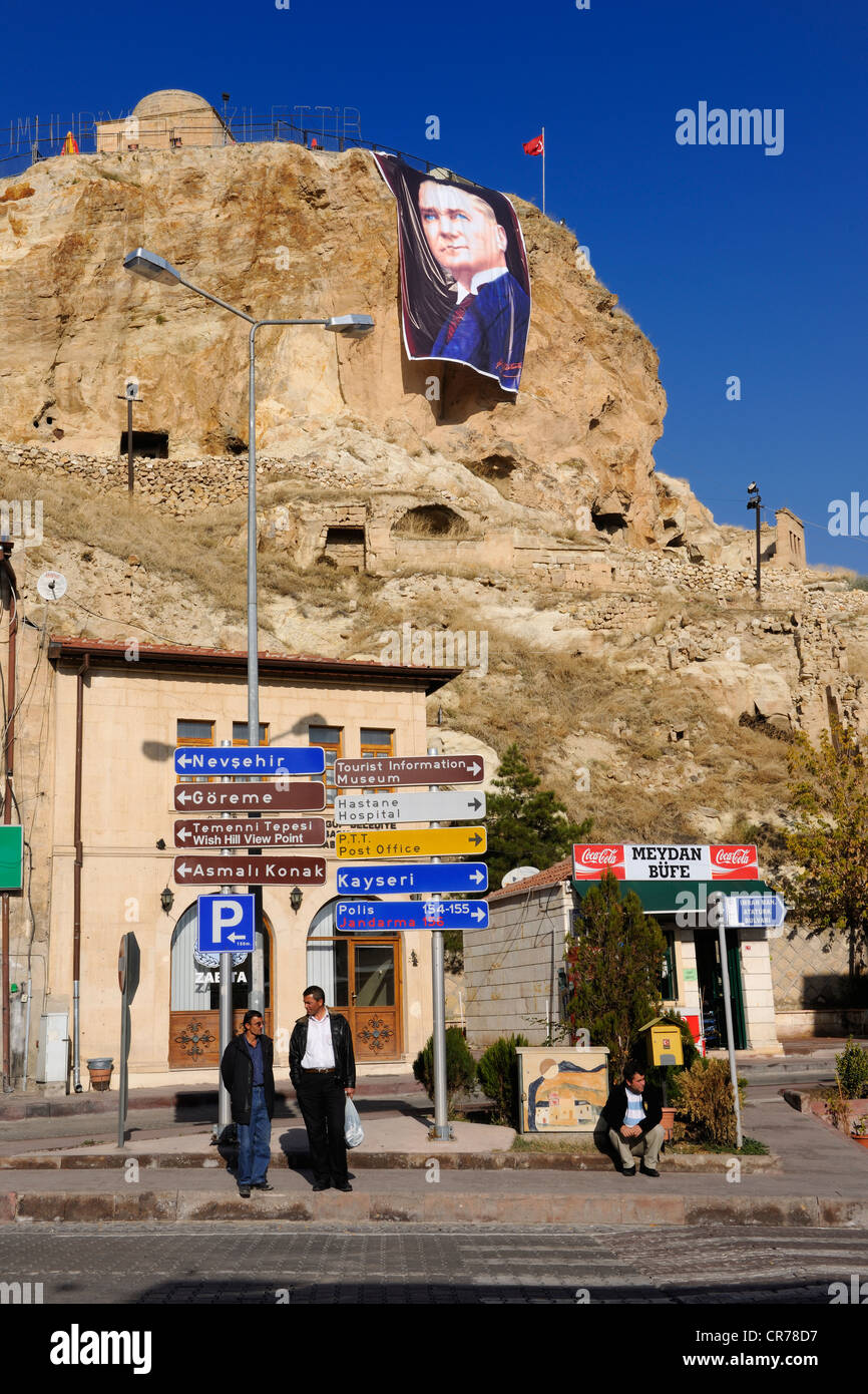 Türkei, Zentral-Anatolien, Nevsehir Provinz, UNESCO-Weltkulturerbe Kappadokien Urgup, riesige Porträt von Atatürk für seinen Tod Stockfoto
