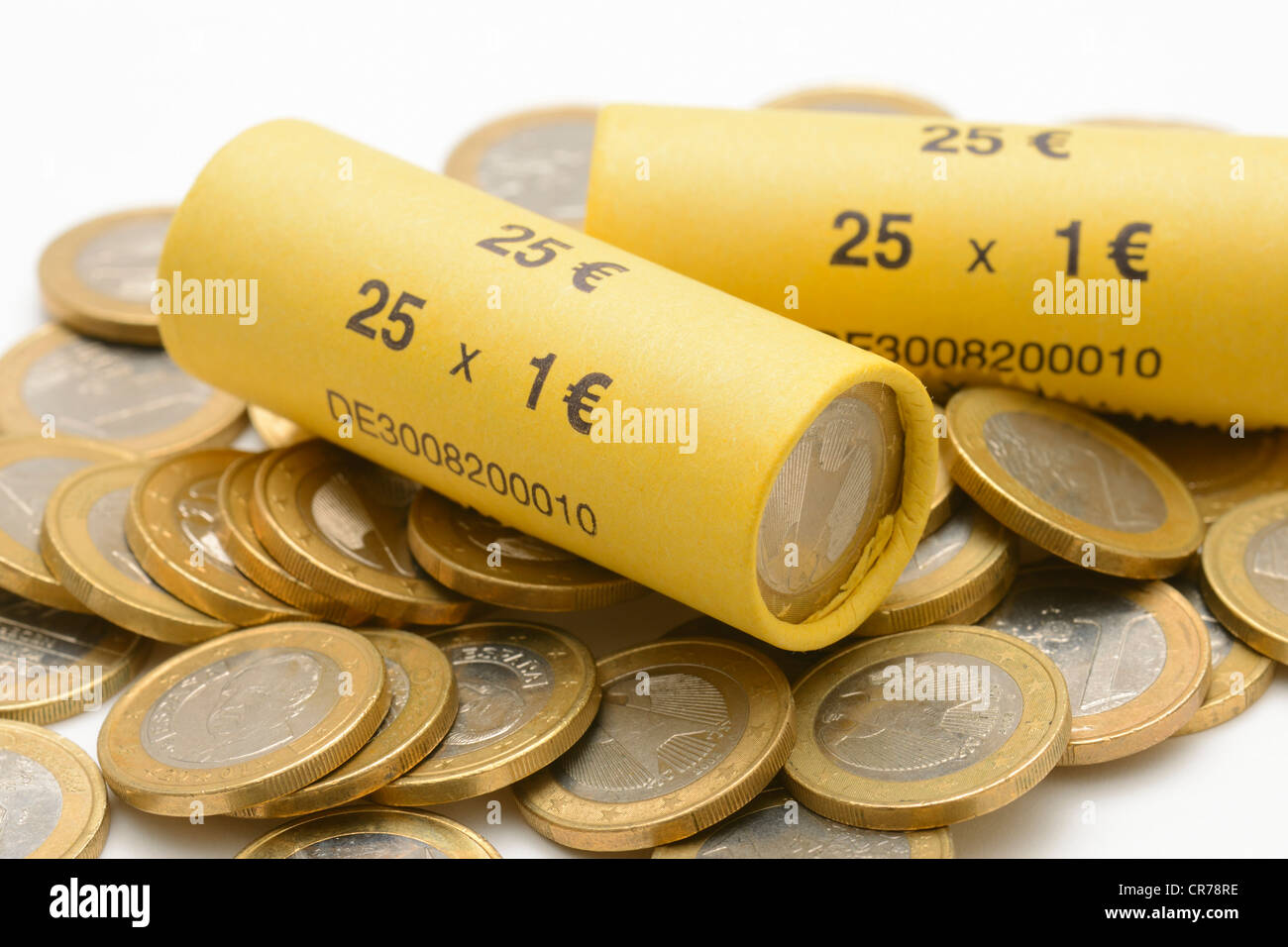 1-Euro-Münzen, aufgerollt und lose Münzen Stockfoto