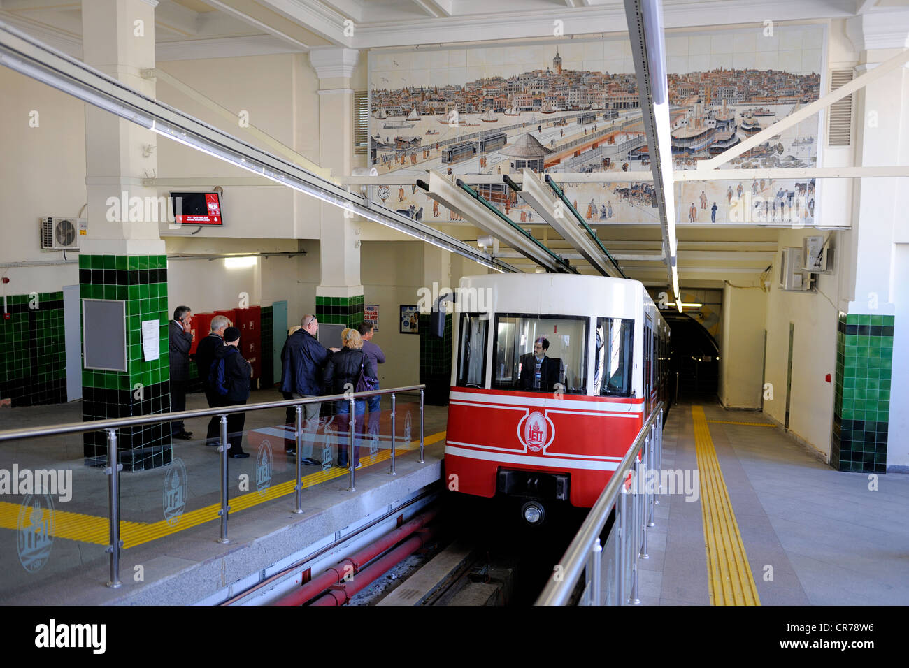 Türkei, Istanbul, Stadtteil Beyoglu, Seilbahn in der Bergstation am Tunel Stockfoto