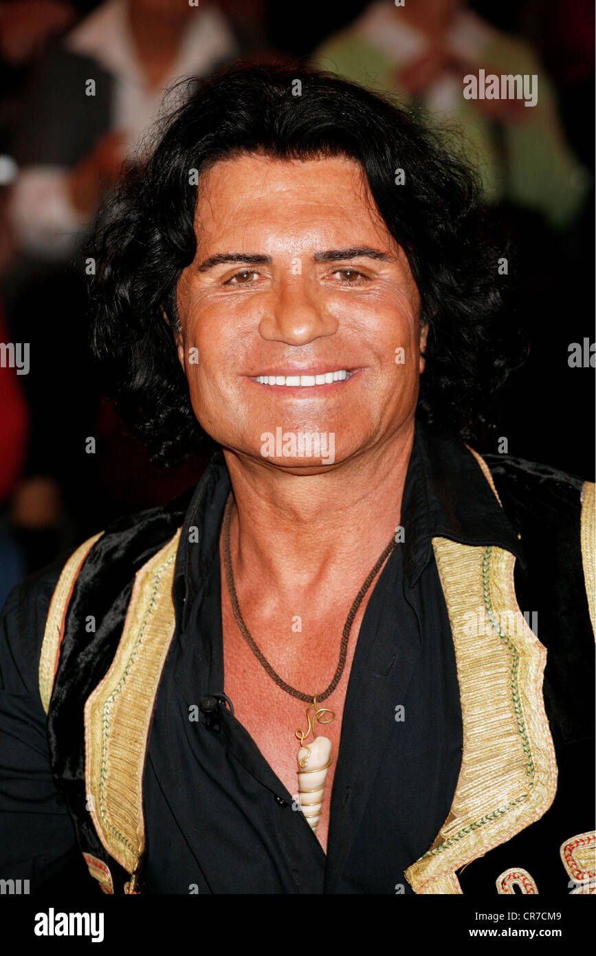 Cordalis, Konstantin 'Costa', * 1.5.1944, griechische Sängerin, Porträt