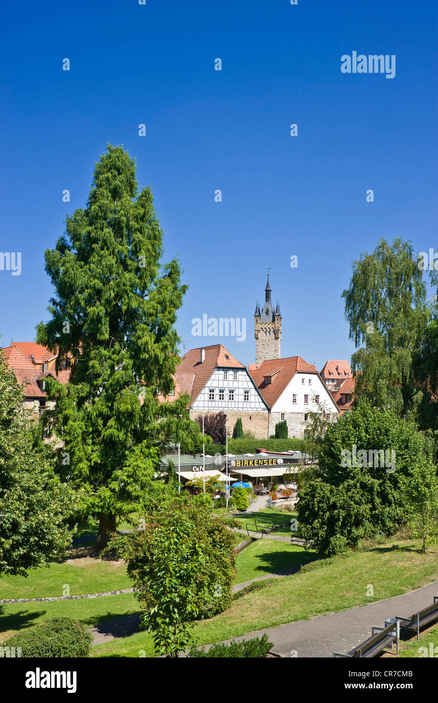 Stadtbild in den Stadtgraben mit Blauer Turm Bad Wimpfen, Neckartal, Baden-Württemberg, Deutschland, Europa Stockfoto