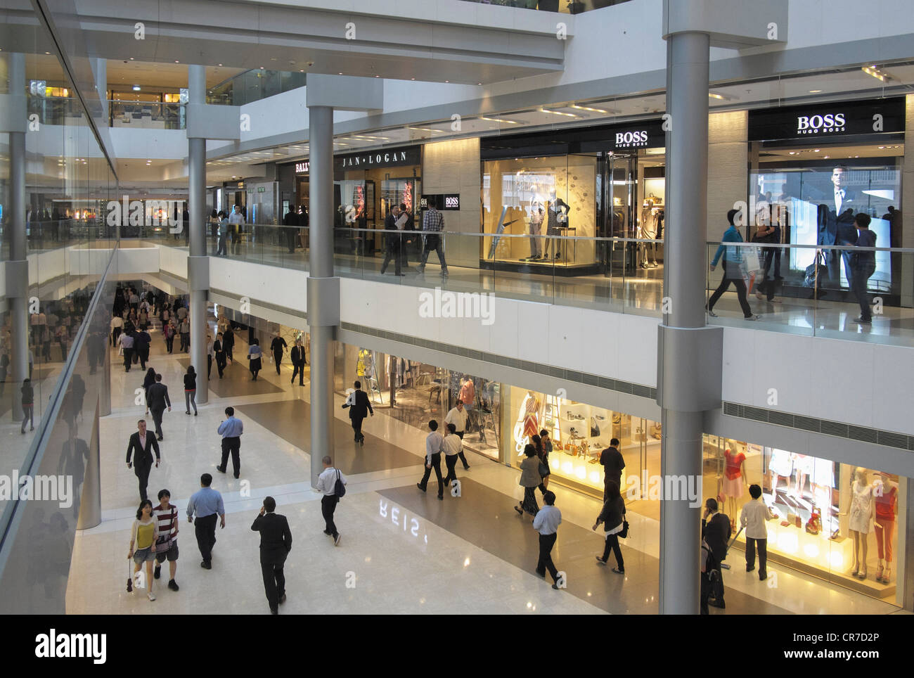 Innere des IFC-Shopping-Mall in Hong Kong Stockfoto
